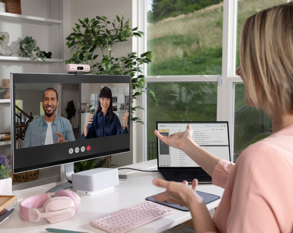 Веб-камера Logitech Brio 500, розовый во Владивостоке