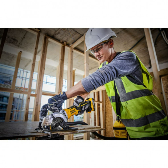 Аккумуляторная дисковая пила DEWALT DCS571N без АКБ и ЗУ во Владивостоке