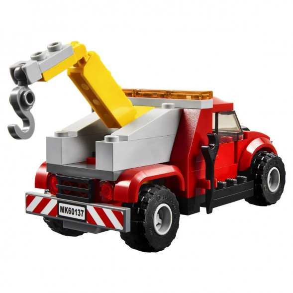 Конструктор LEGO City Police 60137 Побег на буксировщике во Владивостоке