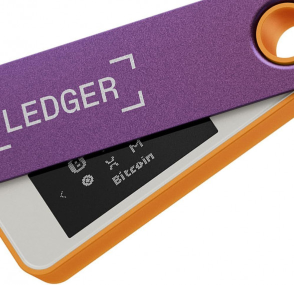 Криптокошелек Ledger Nano S Plus 1 шт., Retro Gaming во Владивостоке
