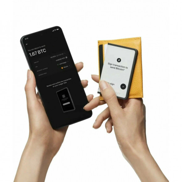 Аппаратный криптокошелек Ledger Stax + чехол Magnet Shell во Владивостоке