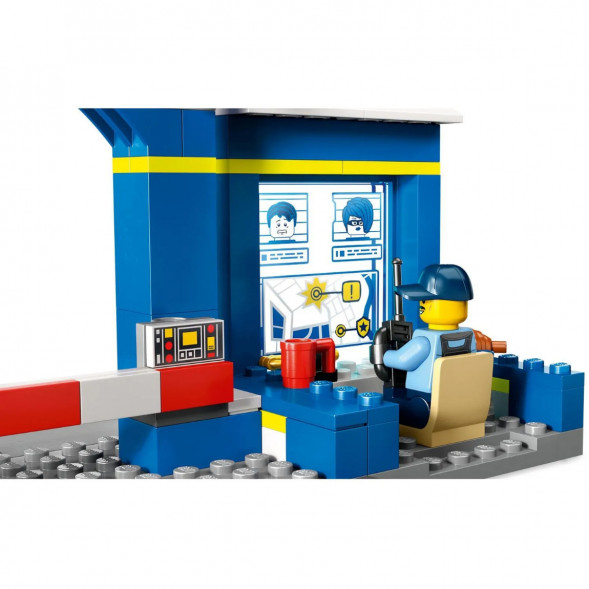 Конструктор LEGO City 60370 Побег из полицейского участка во Владивостоке