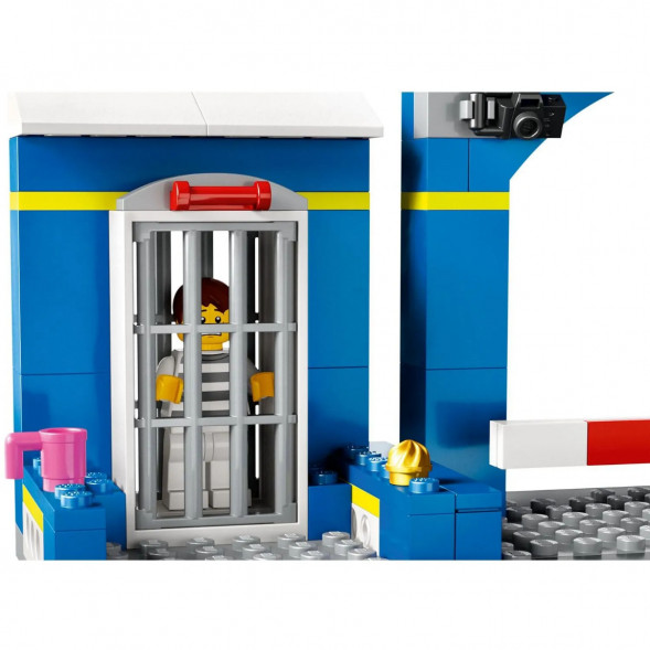 Конструктор LEGO City 60370 Побег из полицейского участка во Владивостоке